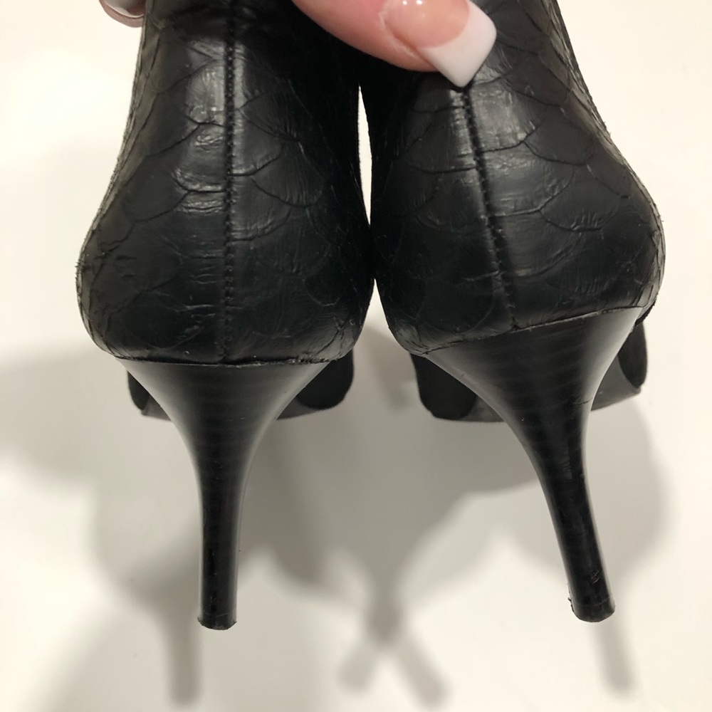 Simply Vera Black Chelsea Booties - Picture 8 of 10